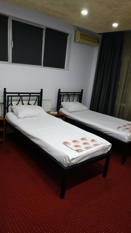 Twin Room image 1