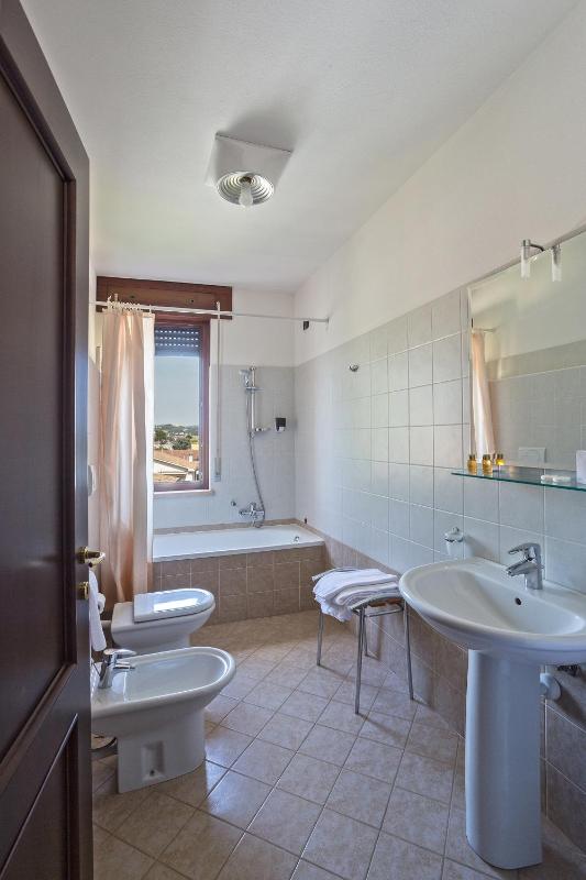 Two-Bedroom Apartment (4 Adults) image 4