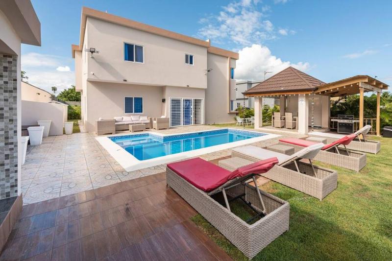 The Green Palms 5 Bedroom villa with pool / garden - image 38