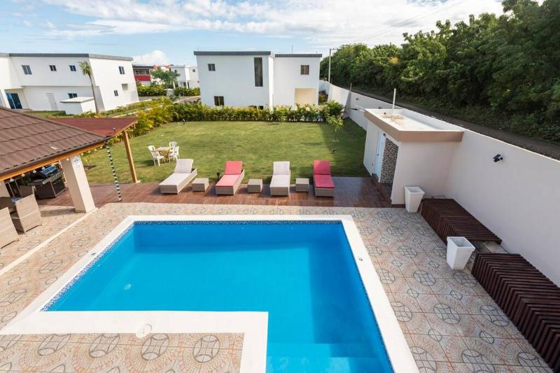 The Green Palms 5 Bedroom villa with pool / garden - image 21