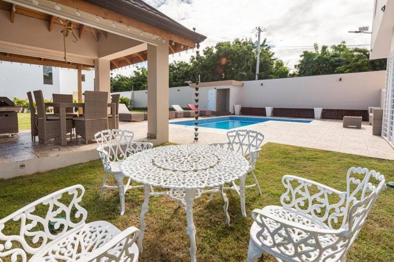 The Green Palms 5 Bedroom villa with pool / garden - image 43