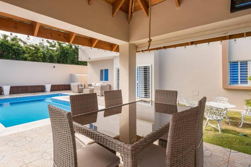 The Green Palms 5 Bedroom villa with pool / garden - image 11