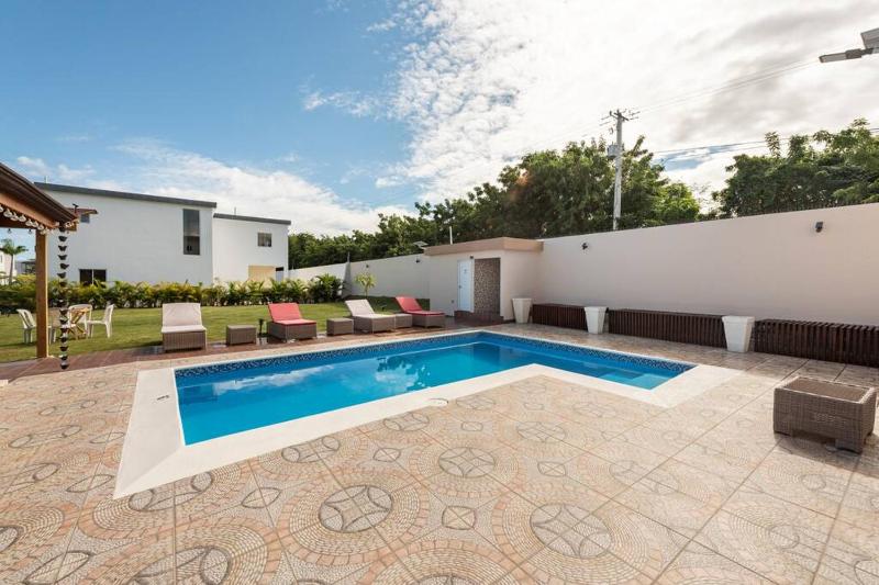 The Green Palms 5 Bedroom villa with pool / garden - image 42