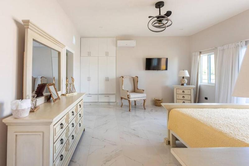 The Green Palms 5 Bedroom villa with pool / garden - image 30