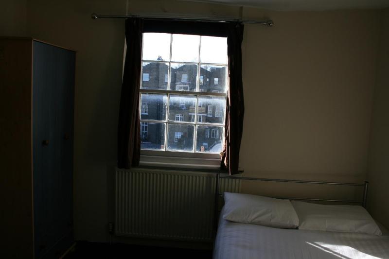 Standard Double Room with Shared Bathroom image 4