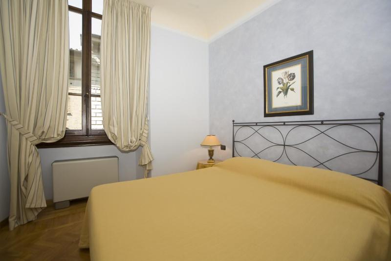 Apartment with 2 bedrooms and view of the Dome of the Cathedral (4 Adults) image 4