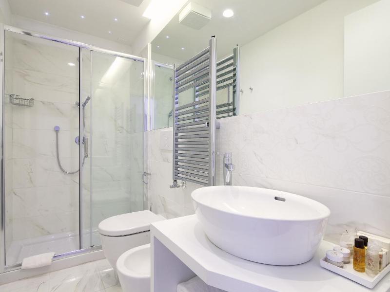 Large Double Room image 2