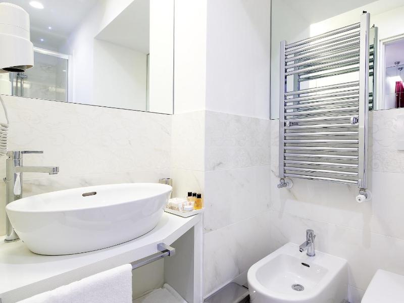 Double or Twin Room image 2