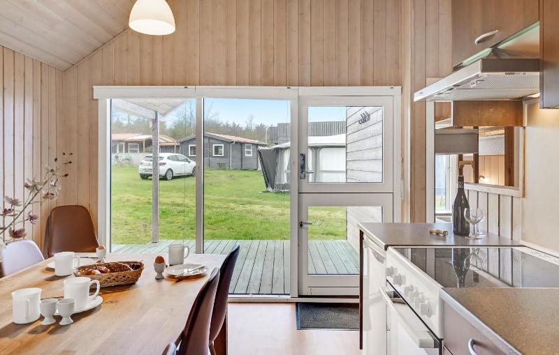 Three-Bedroom Bungalow with Private Toilet & Shower image 2