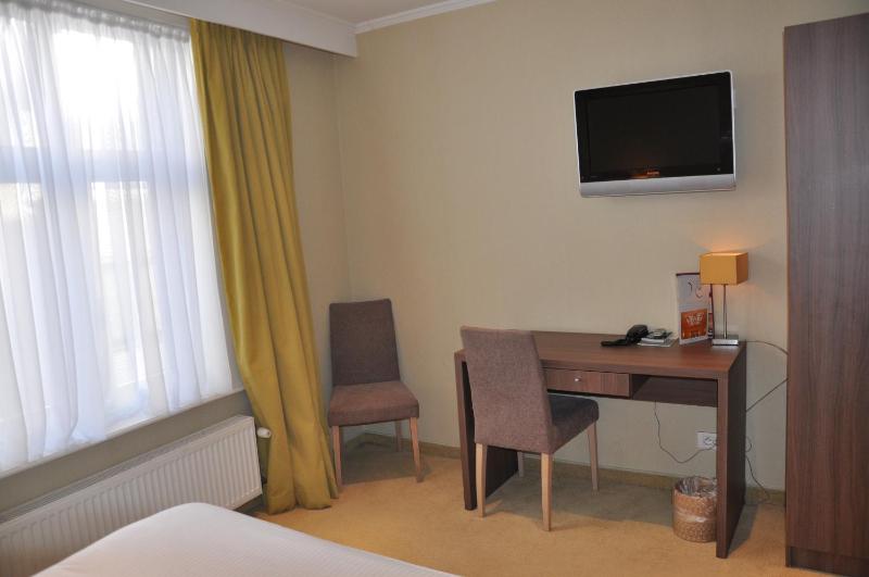 Small Comfort Room image 2