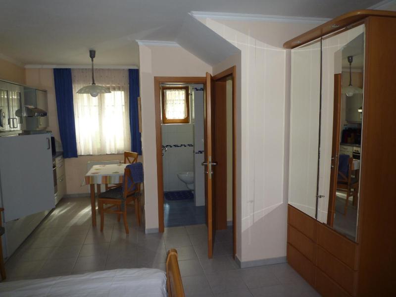 Apartment with Shower image 3