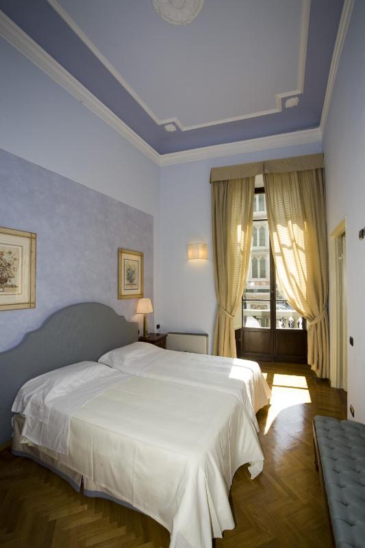 Two-Bedroom Apartment with Duomo View (4 Adults) image 4