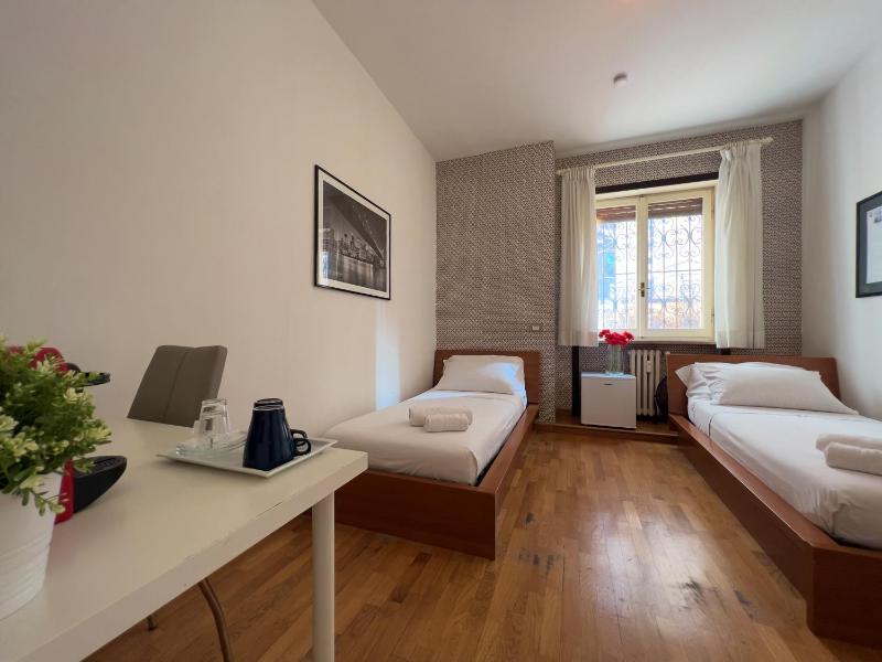 Twin Room image 2