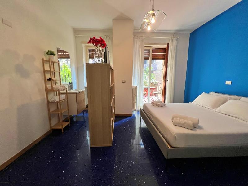 Large Double Room image 1