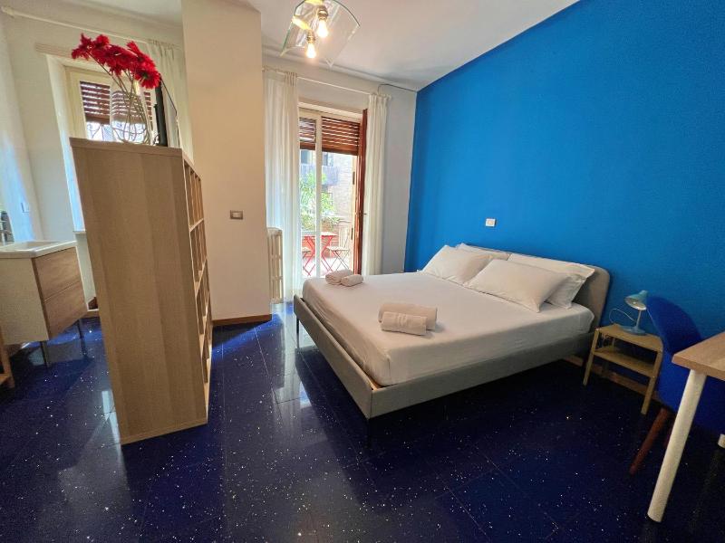 Large Double Room image 3