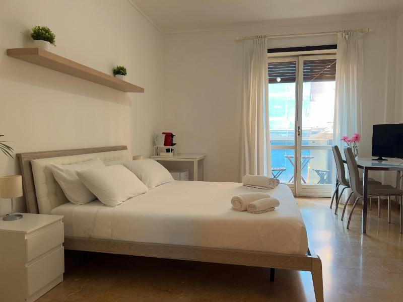 Double Room with Balcony image 1