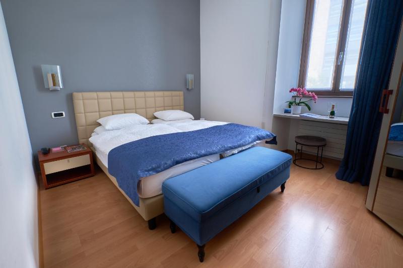 Comfort Double Room with Courtyard View image 1