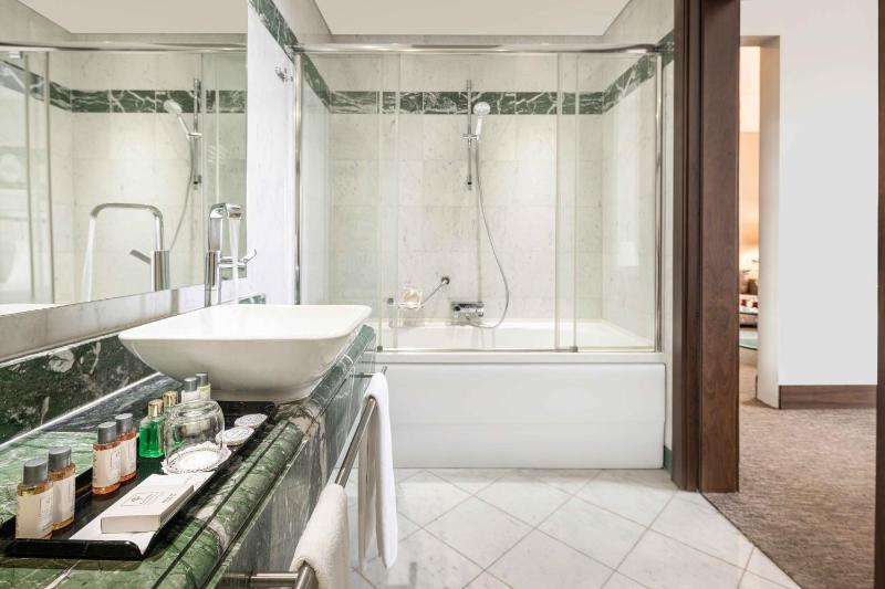 Executive Suite image 3