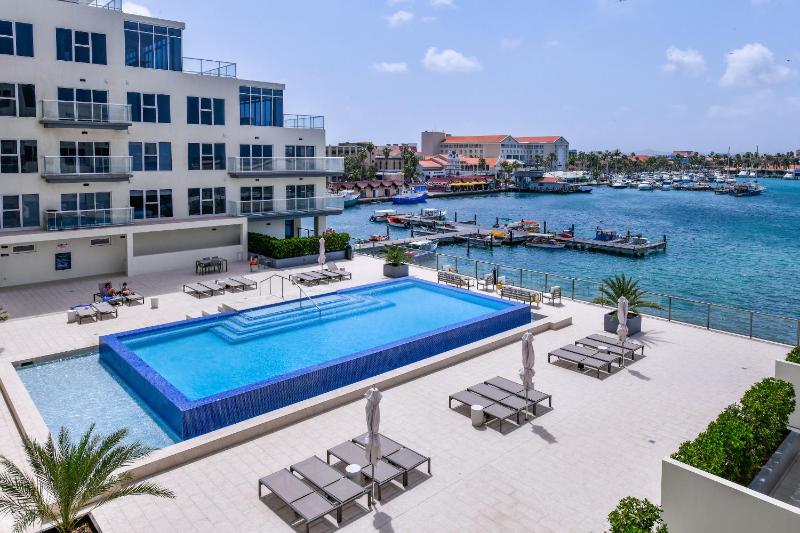 Stylish luxury condo central location ocean view pool gym - image 3