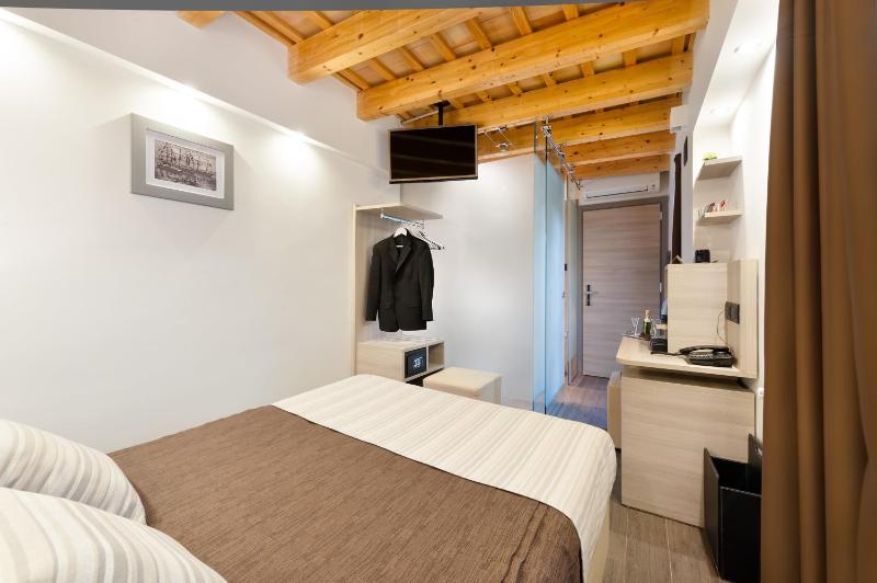 Small Double Room with Terrace image 3