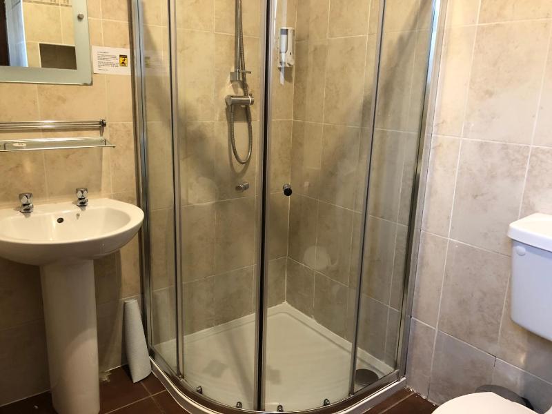 Single Room with Shower image 3