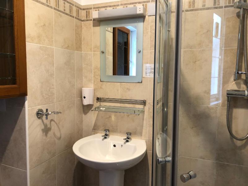 Single Room with Shower image 4