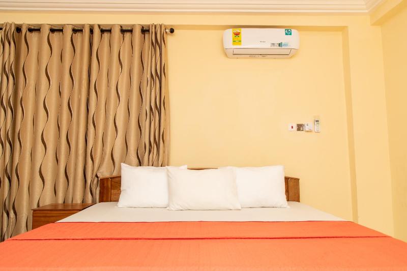 3 Bed Furnished Apartment - Wifi Aircon Parking - image 9