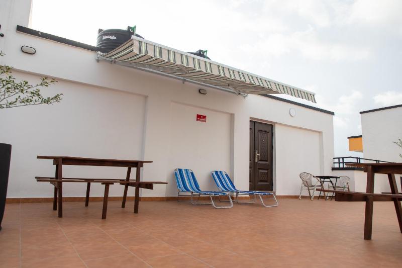 3 Bed Furnished Apartment - Wifi Aircon Parking - image 6