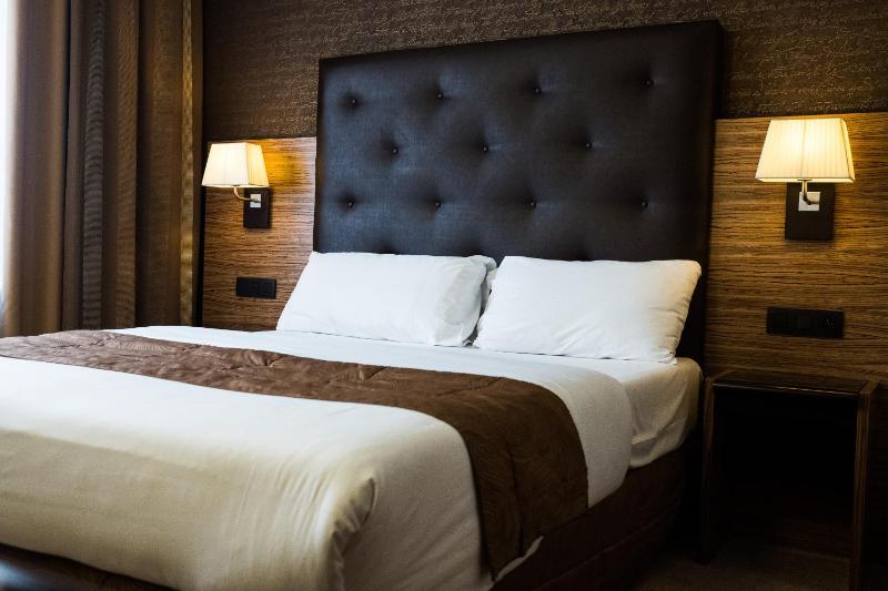 Standard Executive Room image 1