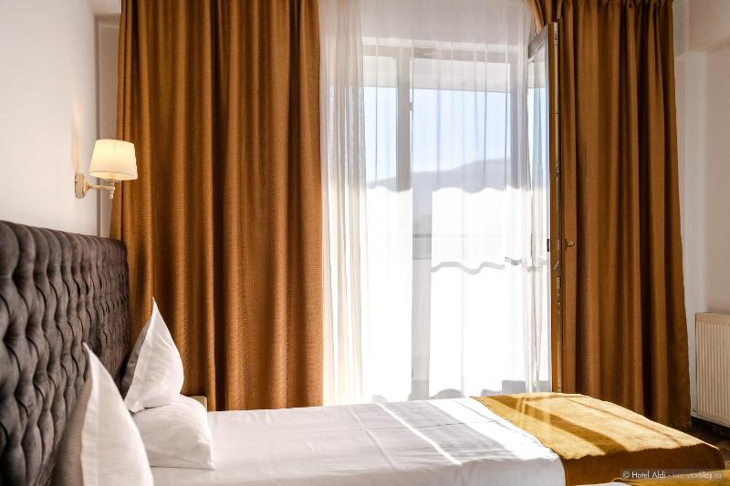 Superior Double Room image 3