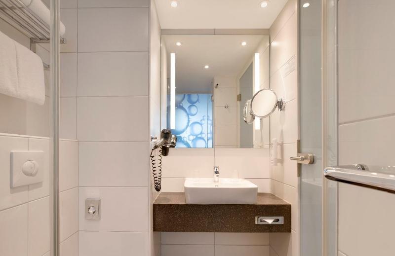 Standard Room with Two Single Beds image 3