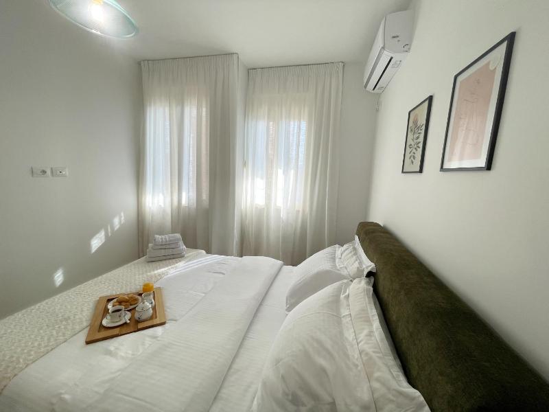 Metro Suites - image 3