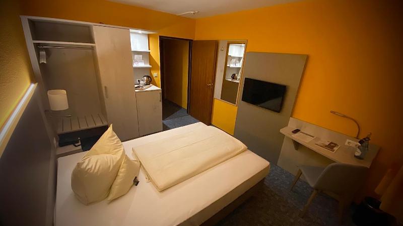 Standard Single Room image 4
