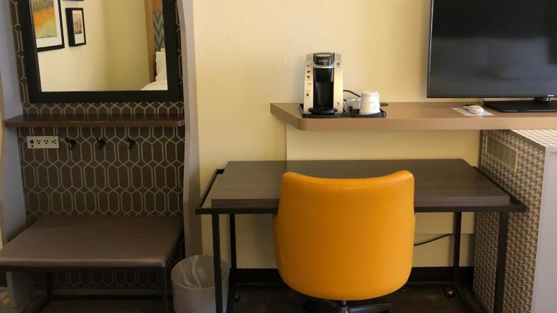 King Room - Hearing Accessible - Non-Smoking