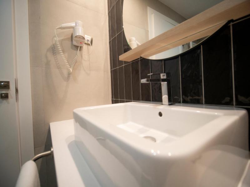 Superior Double or Twin Room with Mountain View image 3