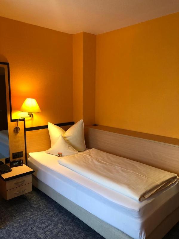 Single Room image 2