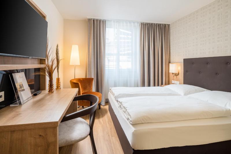 Business Double Room image 2