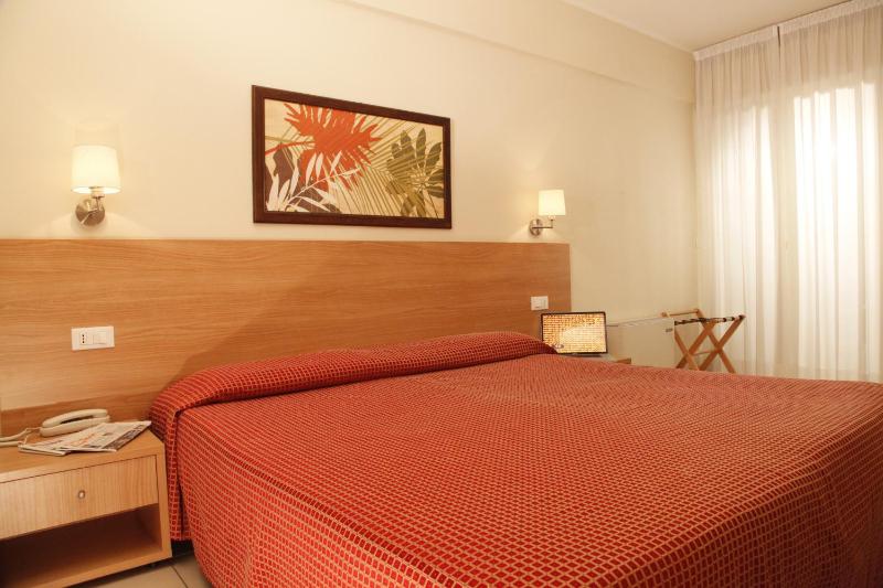 Triple Room with Balcony image 4