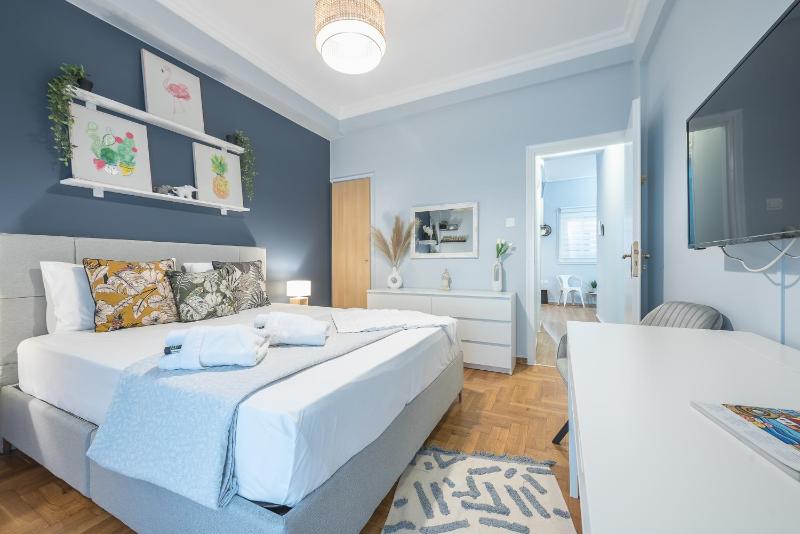 One-Bedroom Apartment image 4