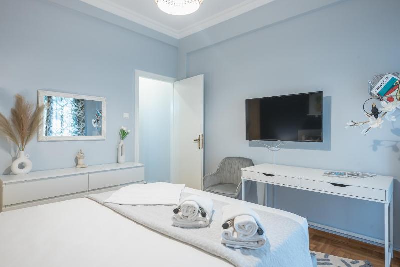 One-Bedroom Apartment image 2