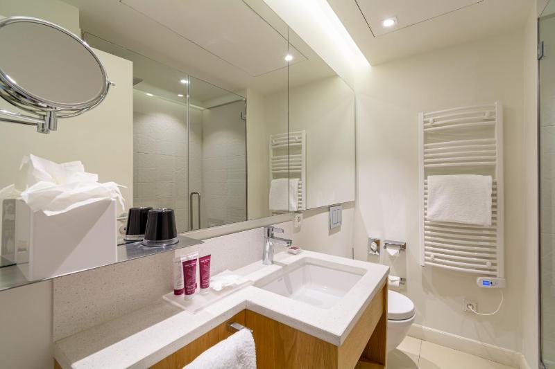 Classic Double Room image 4