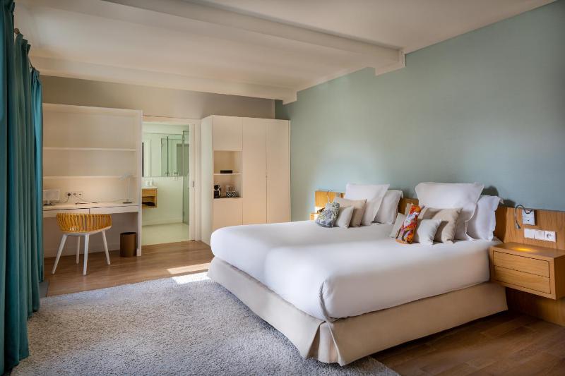 Deluxe Double Room image 1