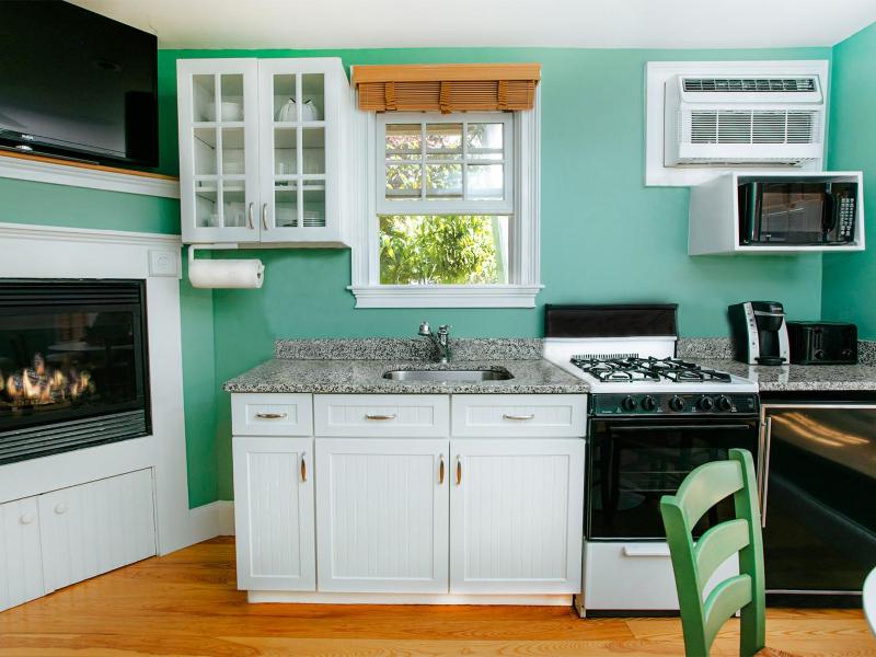 Family Room image 3