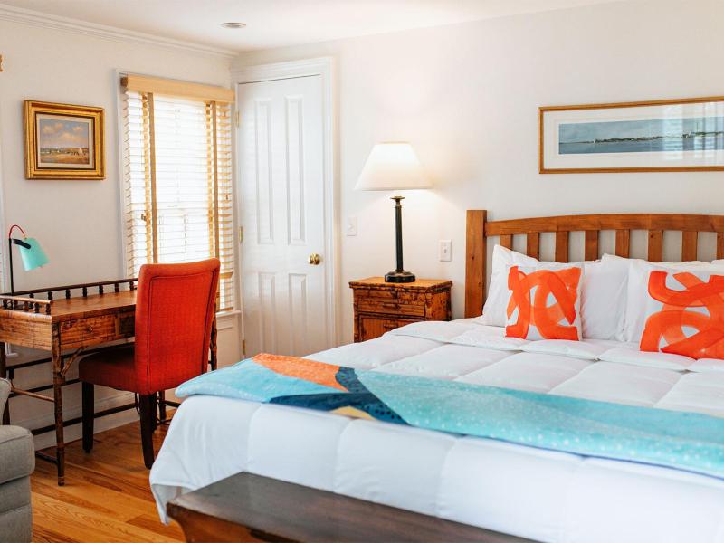King Room image 3