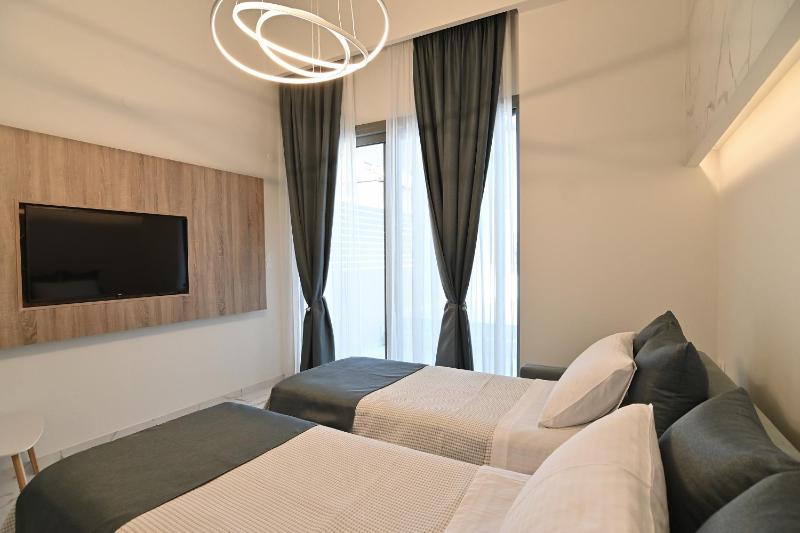 Deluxe Triple Room image 4
