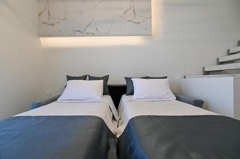 Deluxe Triple Room image 3