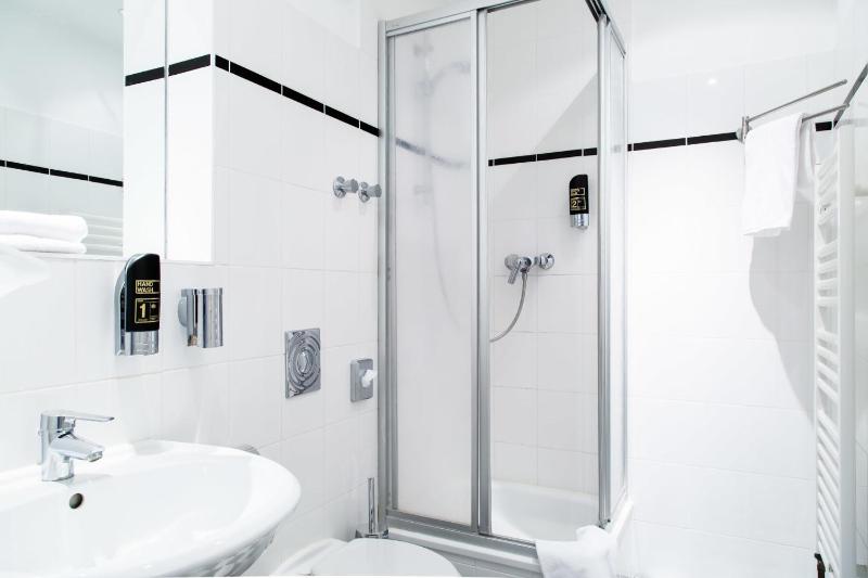 Double Room image 2