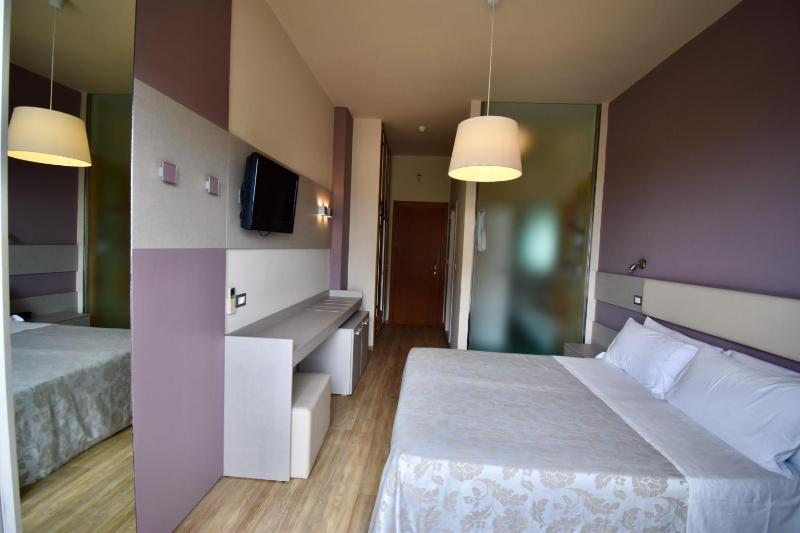 Standard Double or Twin Room image 1