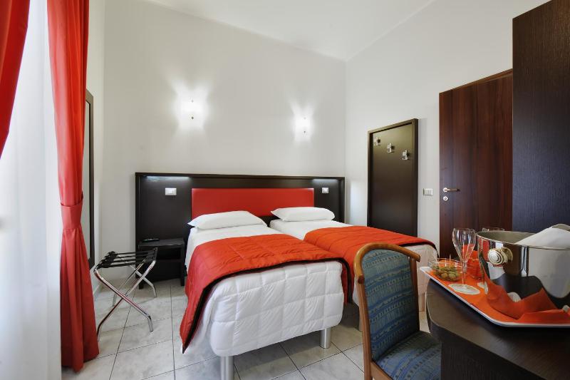 Double or Twin Room image 4