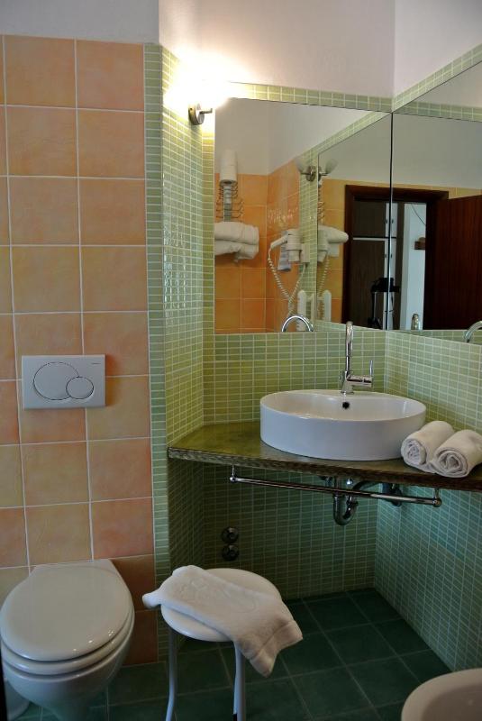 Standard Double or Twin Room image 4